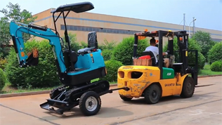 小型挖掘機(jī)拖車操作視頻