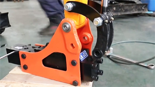 小型挖掘機(jī)破碎錘安裝教程