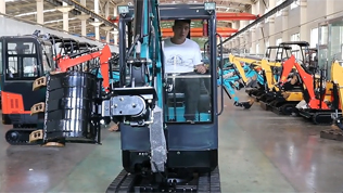 小型挖掘機傾斜快換視頻