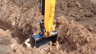 小型挖掘機用400鏟斗挖土作業