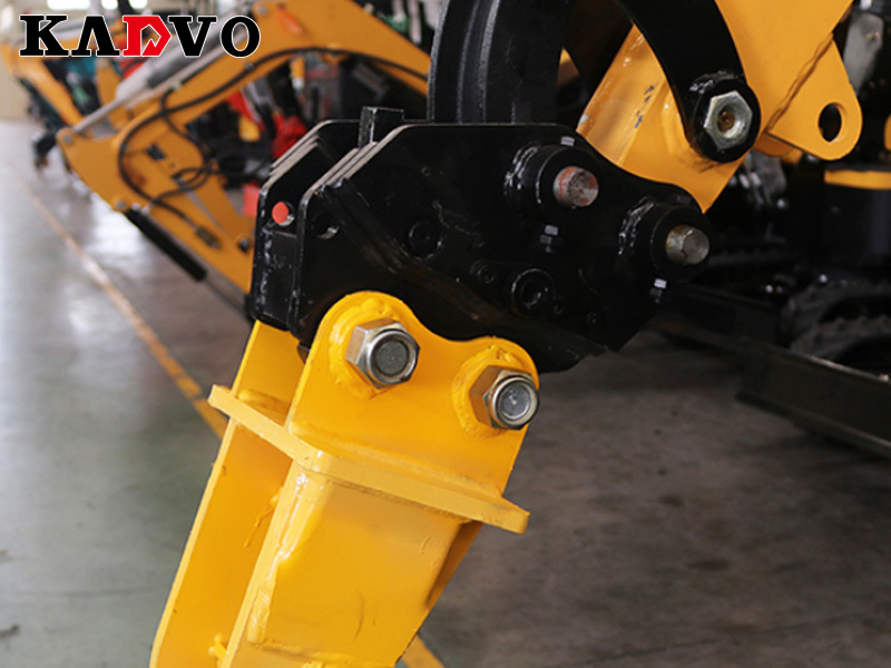 小型挖掘機機械快換使用方式