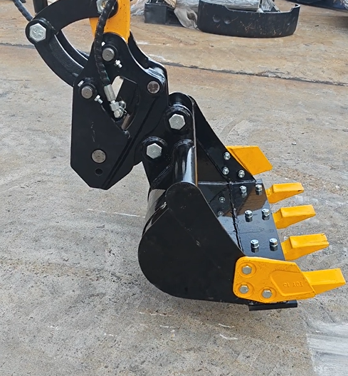 關于小型挖掘機挖斗液壓快換的幾點：效率安全雙提升